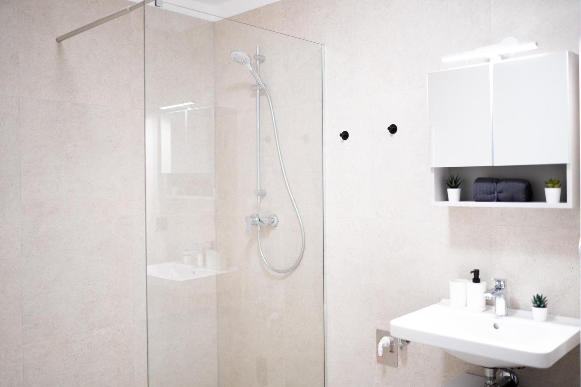 Stylish Modern With Terrace & Free Parking Apartment Wien